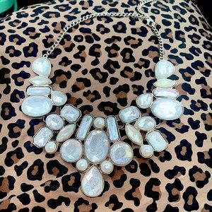 Rhinestone necklace 💛